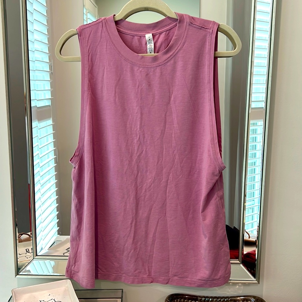 Lululemon tank top size 6, excellent condition